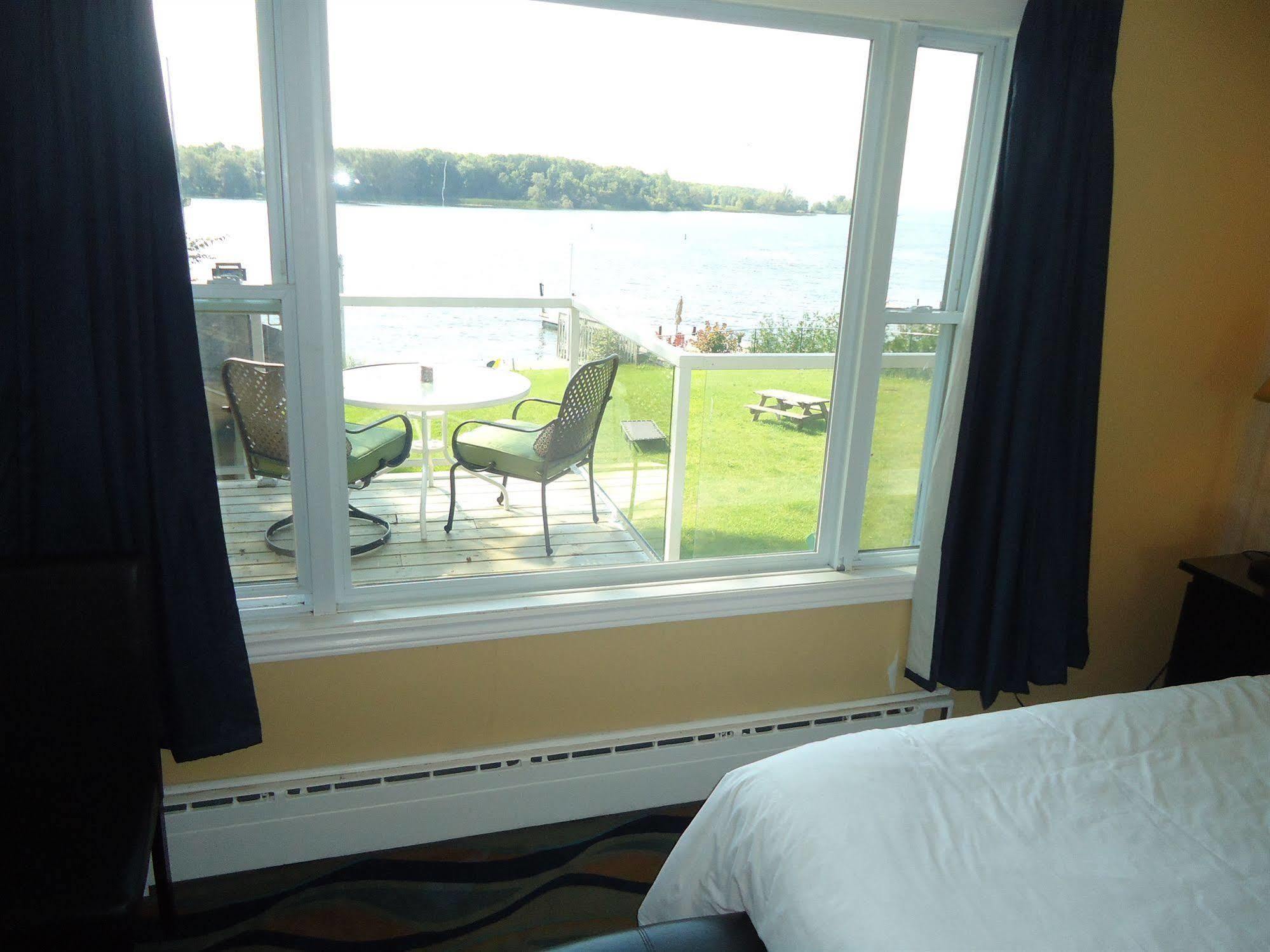 Bayside Inn & Waterfront Suites Kingston Exterior foto